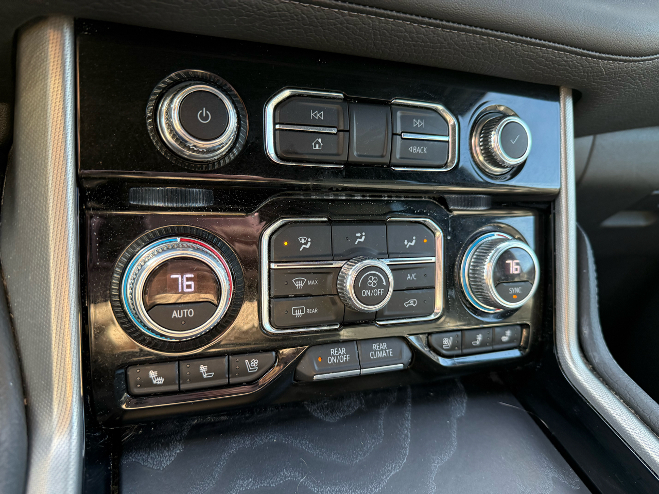 GMC Yukon XL Denali 4WD 2022