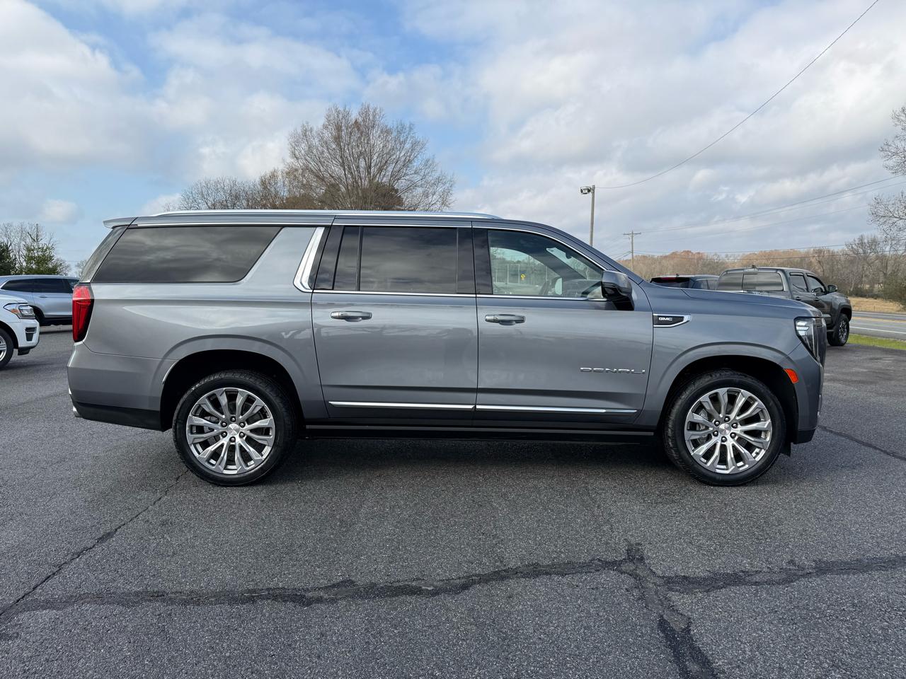 GMC Yukon XL Denali 4WD 2022