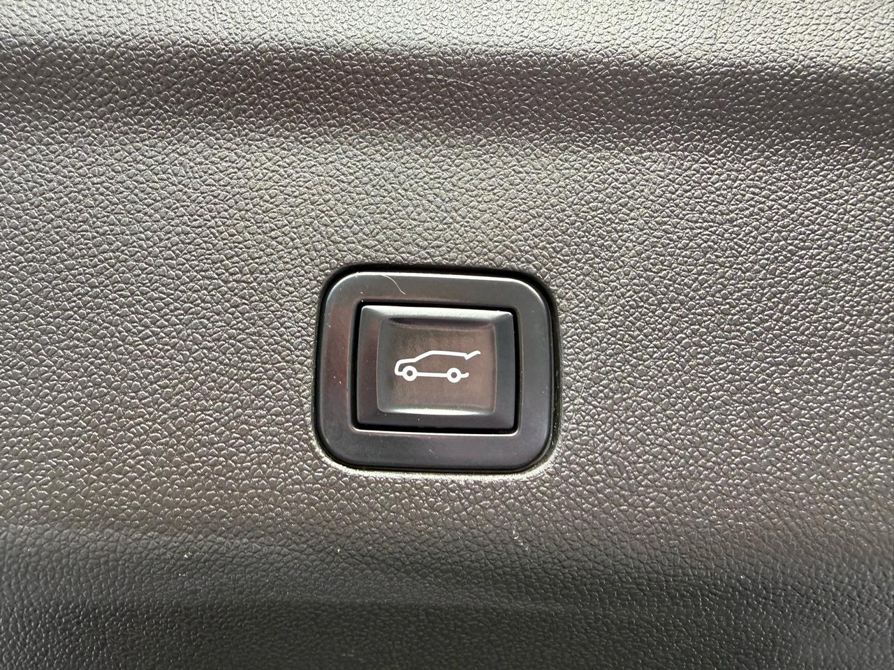 GMC Yukon XL Denali 4WD 2022