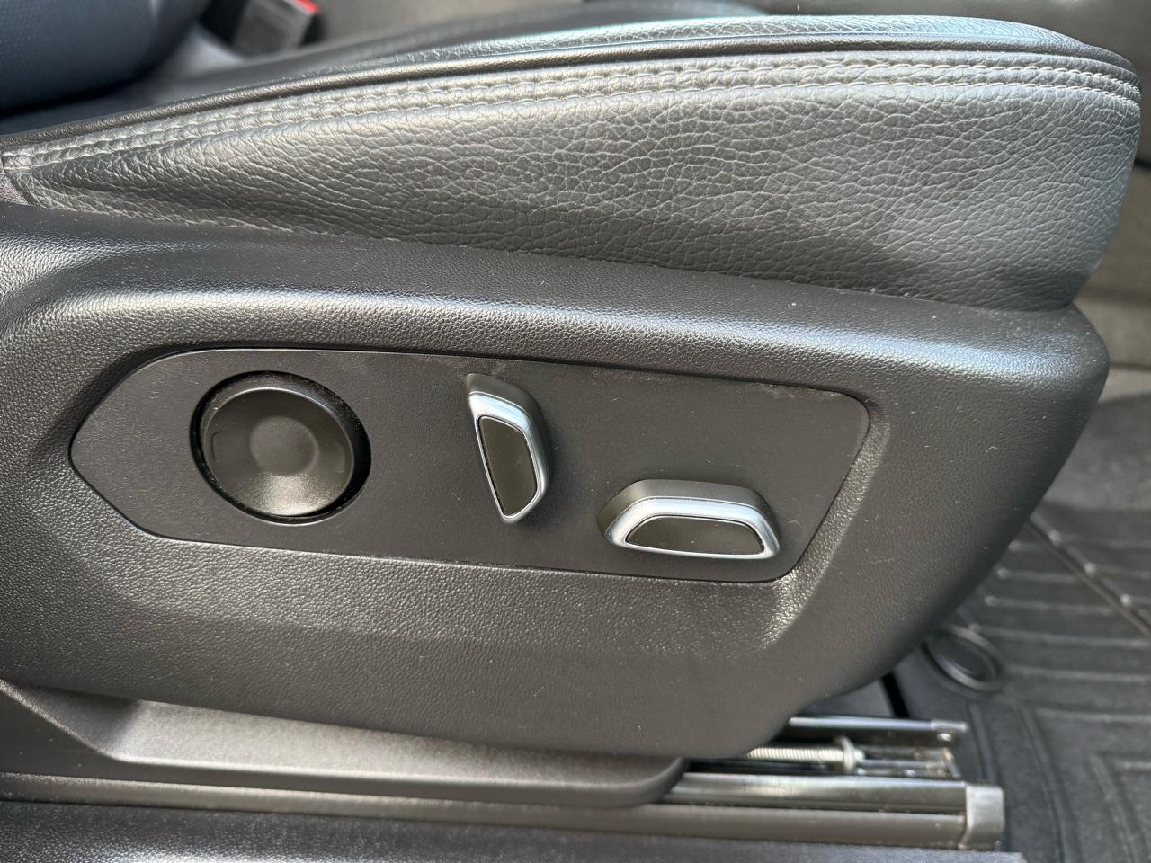 GMC Yukon XL Denali 4WD 2022