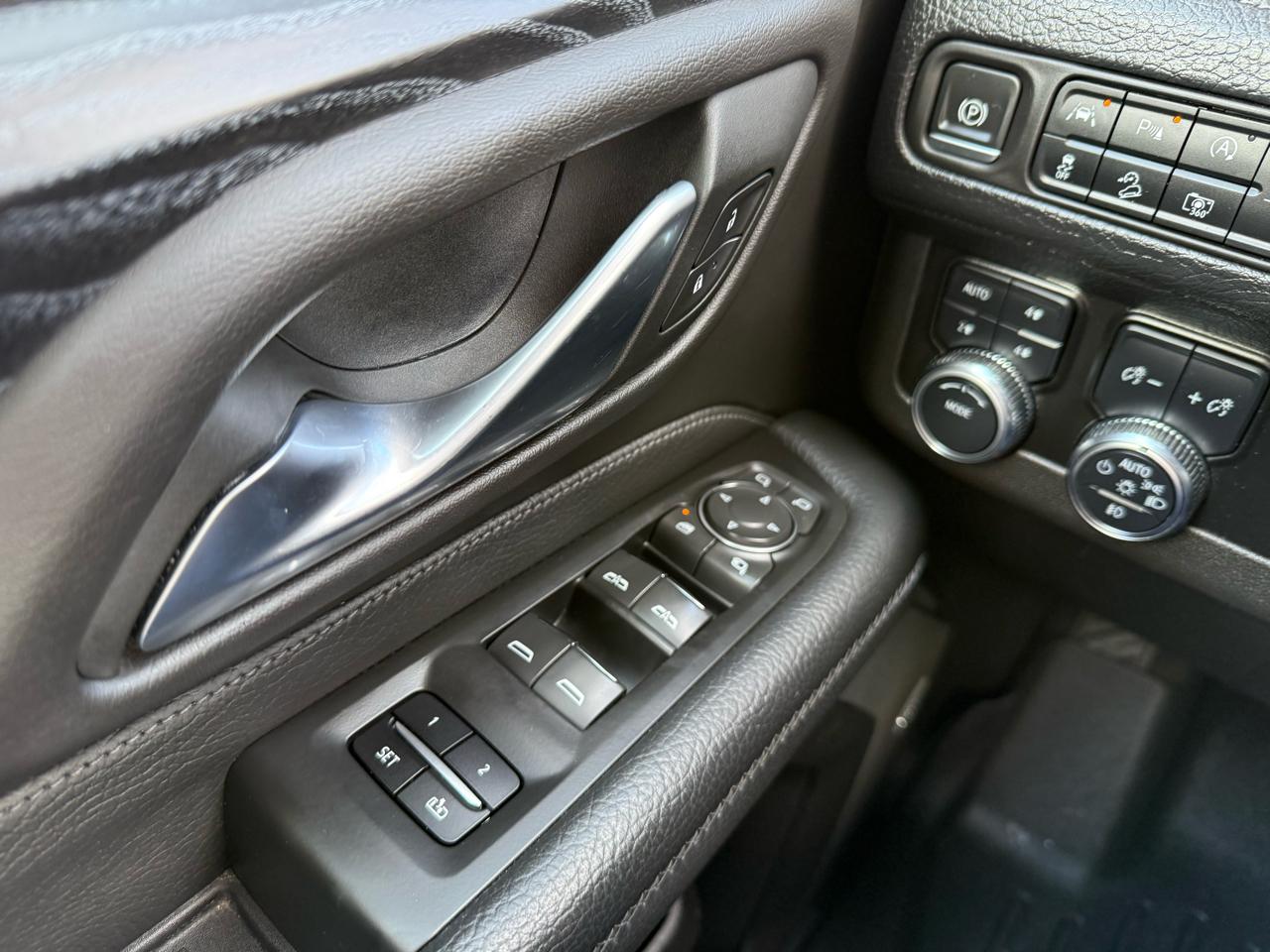 GMC Yukon XL Denali 4WD 2022