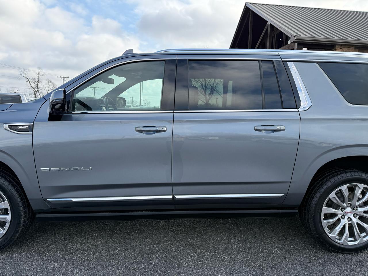 GMC Yukon XL Denali 4WD 2022
