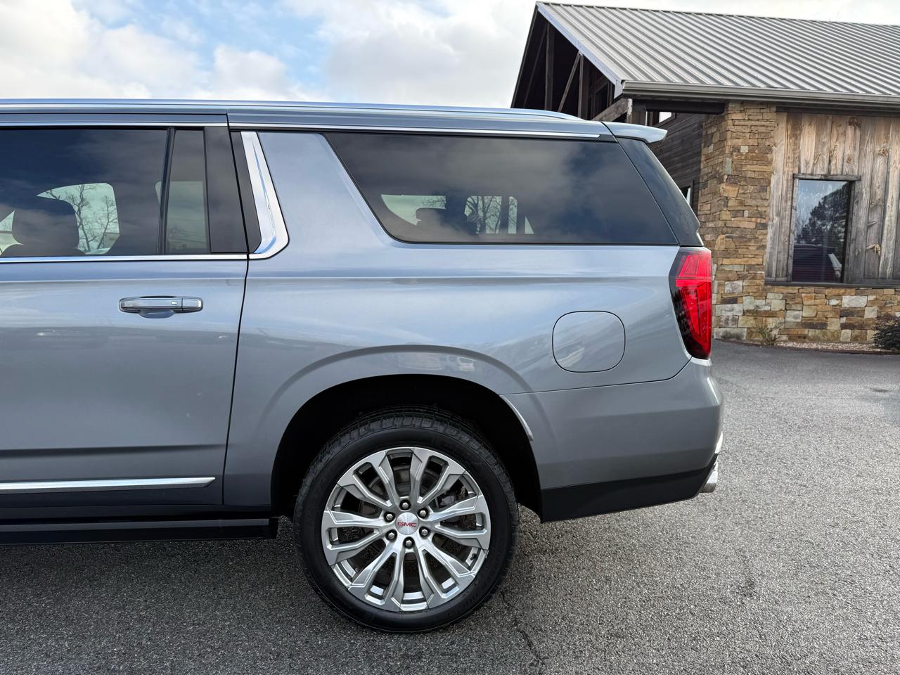 GMC Yukon XL Denali 4WD 2022