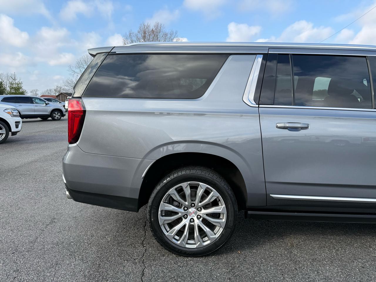 GMC Yukon XL Denali 4WD 2022