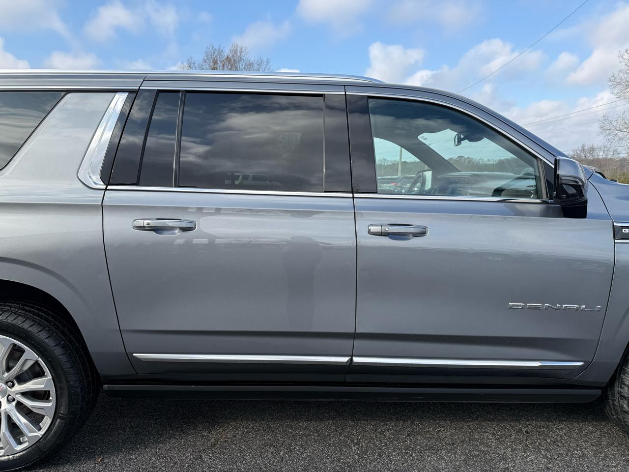 GMC Yukon XL Denali 4WD 2022