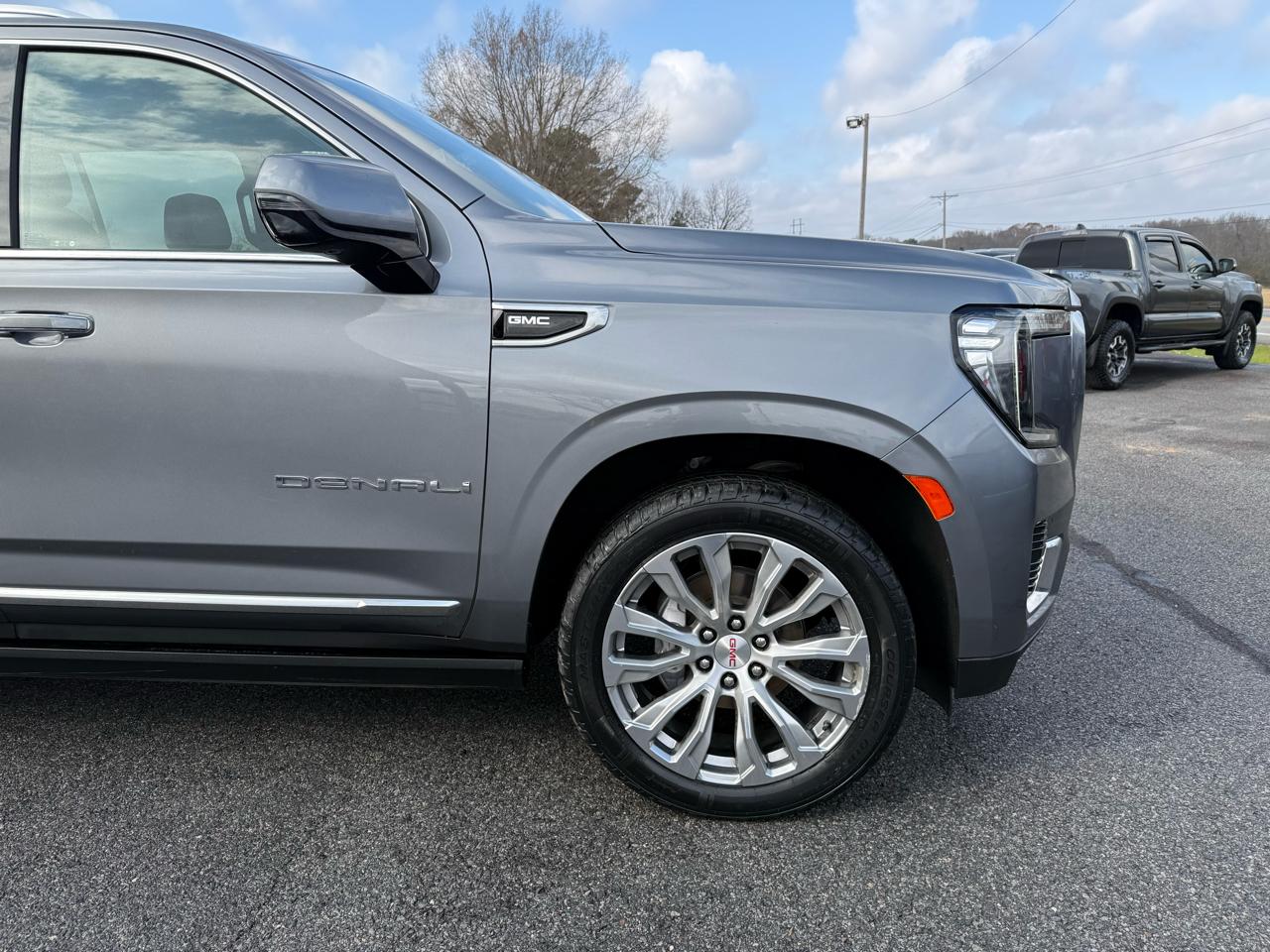 GMC Yukon XL Denali 4WD 2022