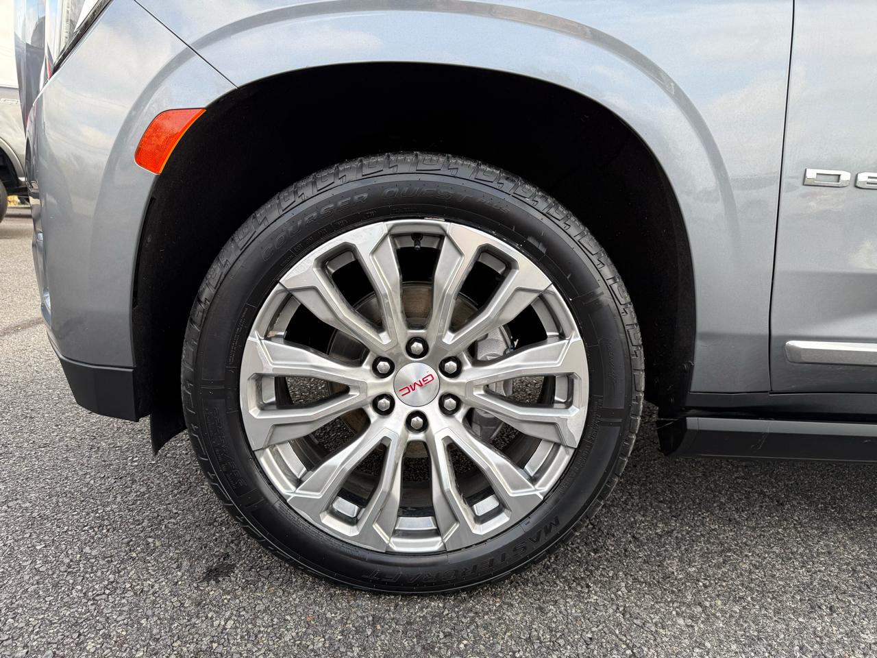 GMC Yukon XL Denali 4WD 2022