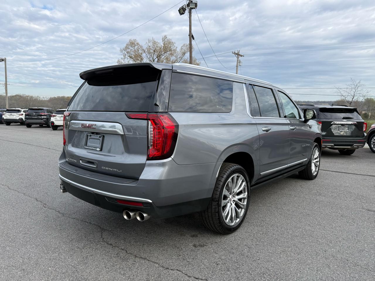 GMC Yukon XL Denali 4WD 2022