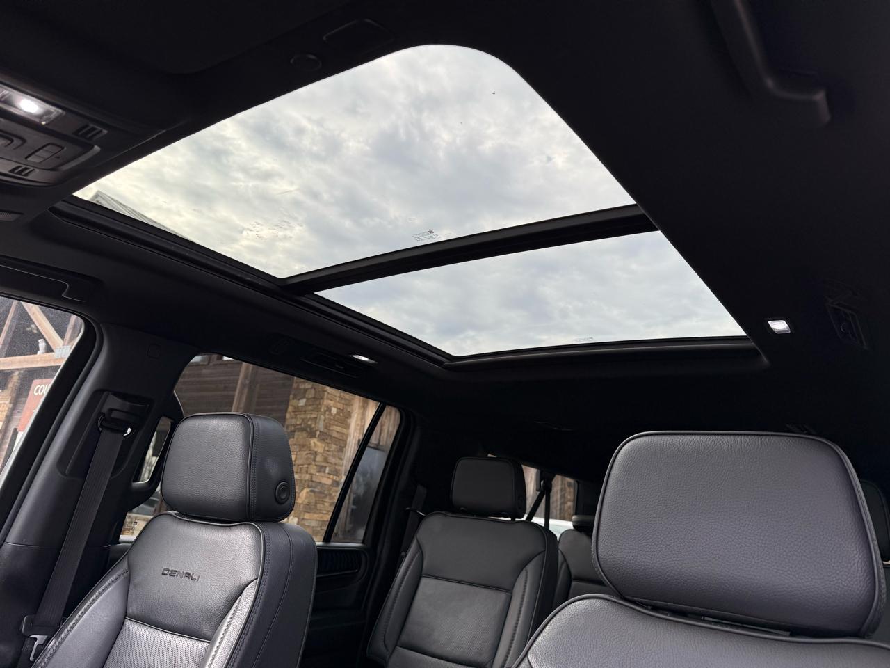GMC Yukon XL Denali 4WD 2022