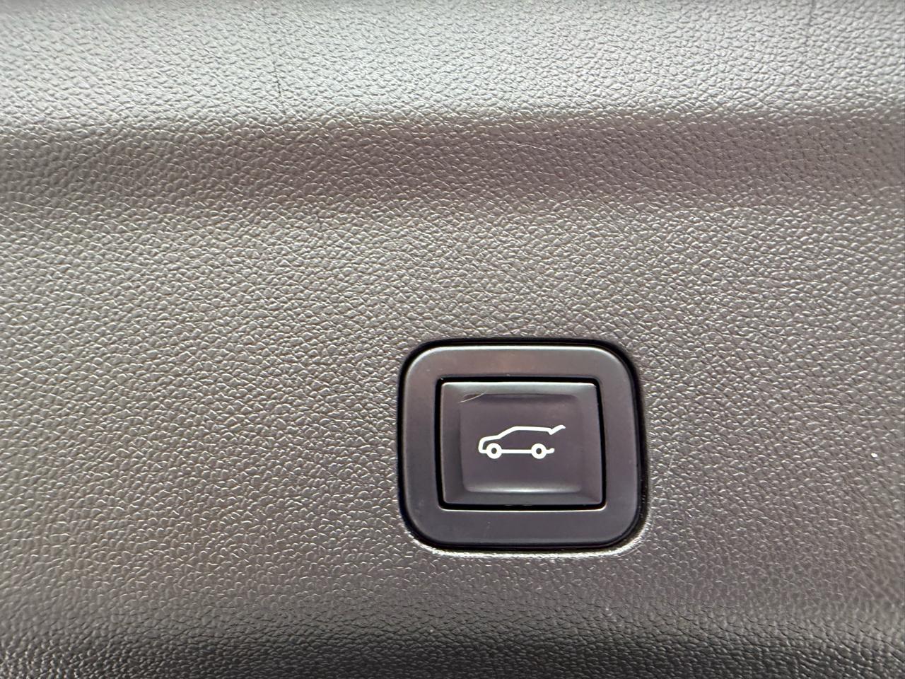 GMC Yukon XL Denali 4WD 2022