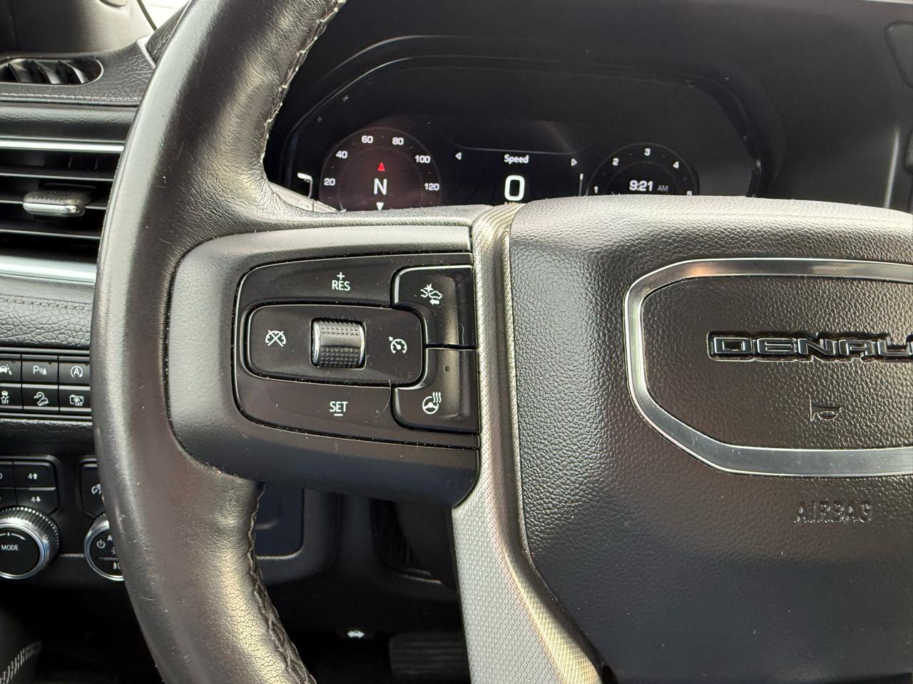 GMC Yukon XL Denali 4WD 2022