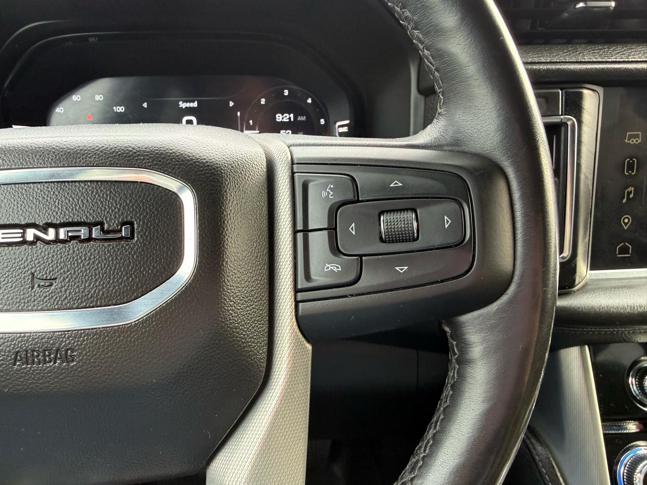 GMC Yukon XL Denali 4WD 2022