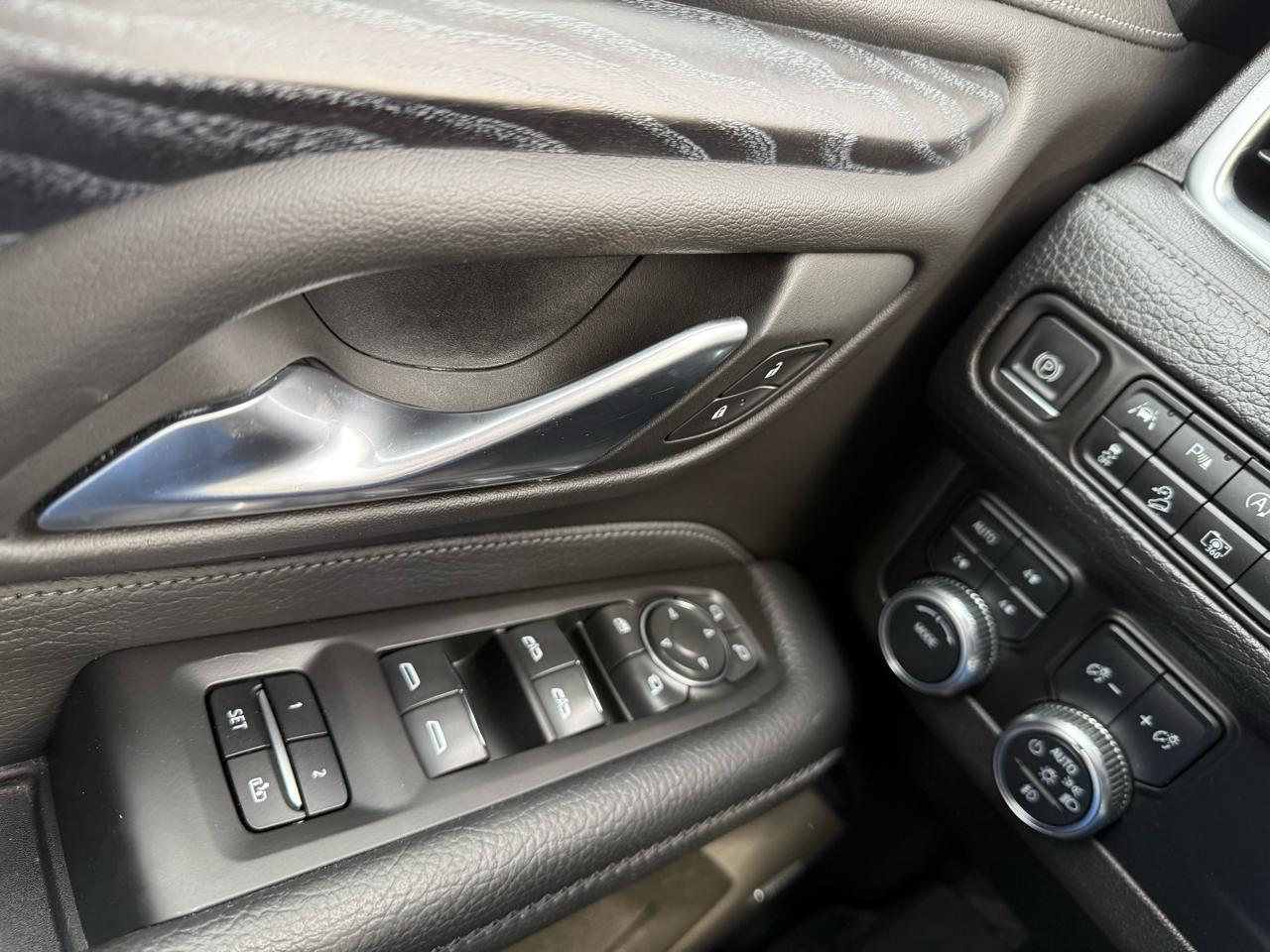 GMC Yukon XL Denali 4WD 2022