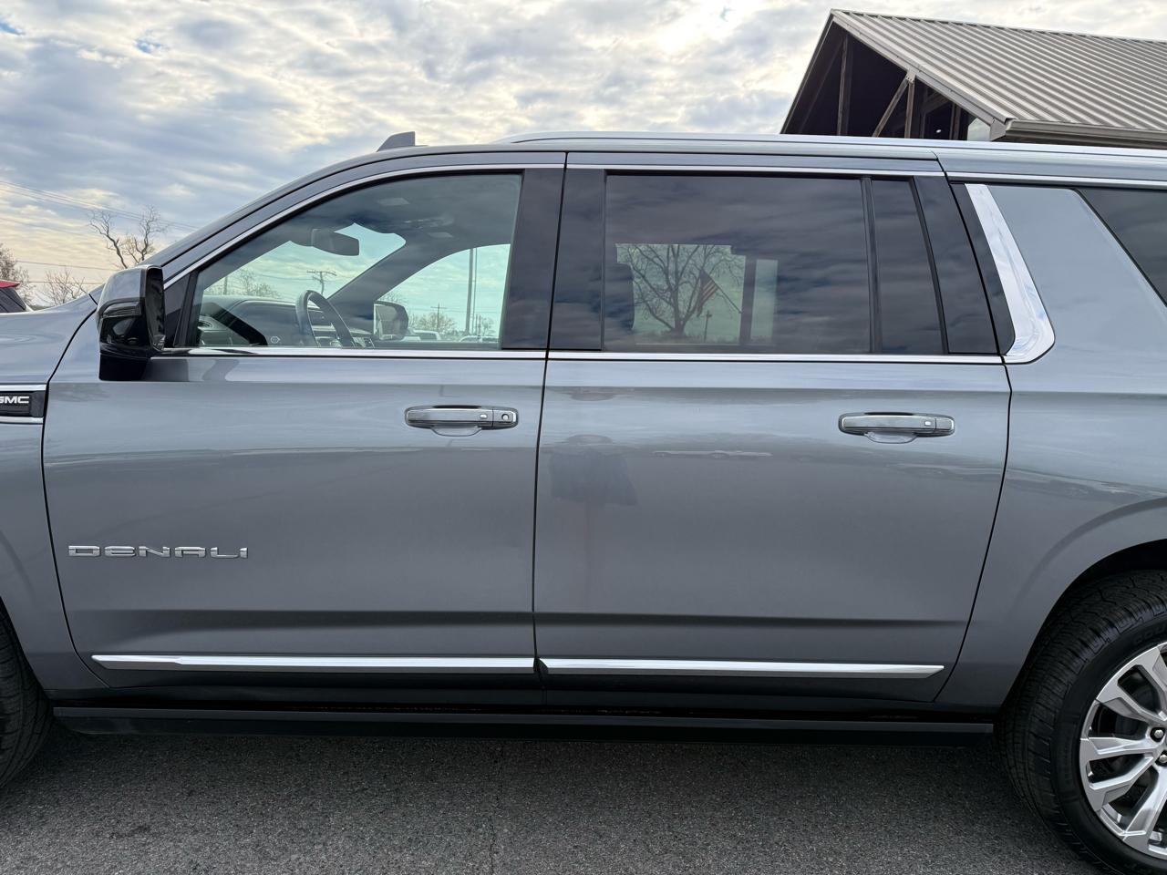 GMC Yukon XL Denali 4WD 2022