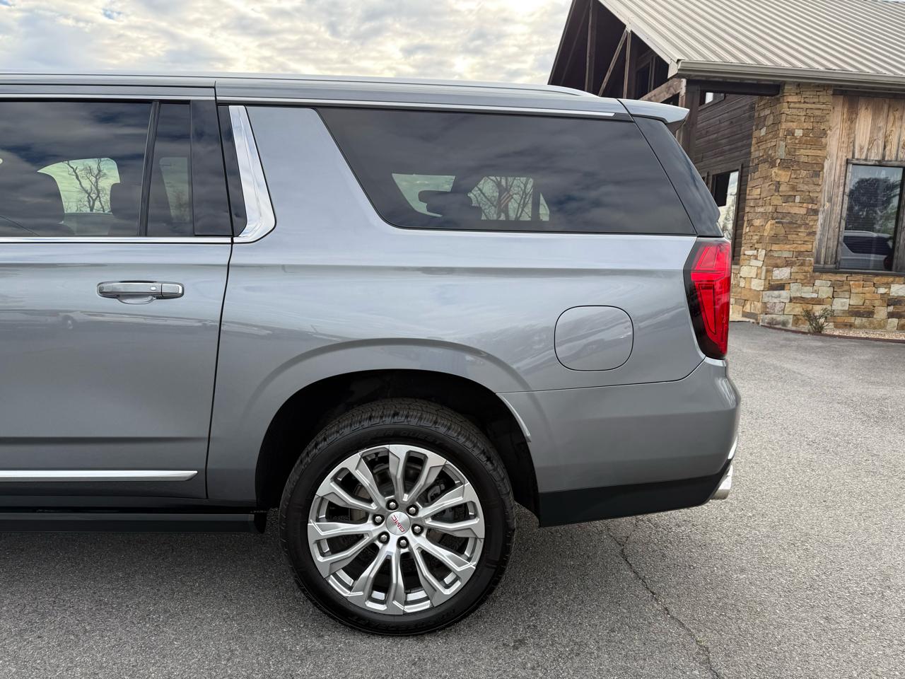 GMC Yukon XL Denali 4WD 2022