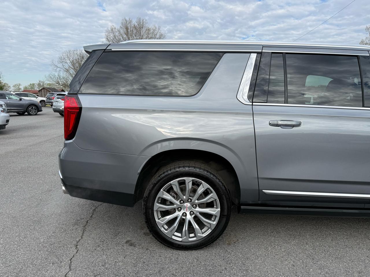 GMC Yukon XL Denali 4WD 2022