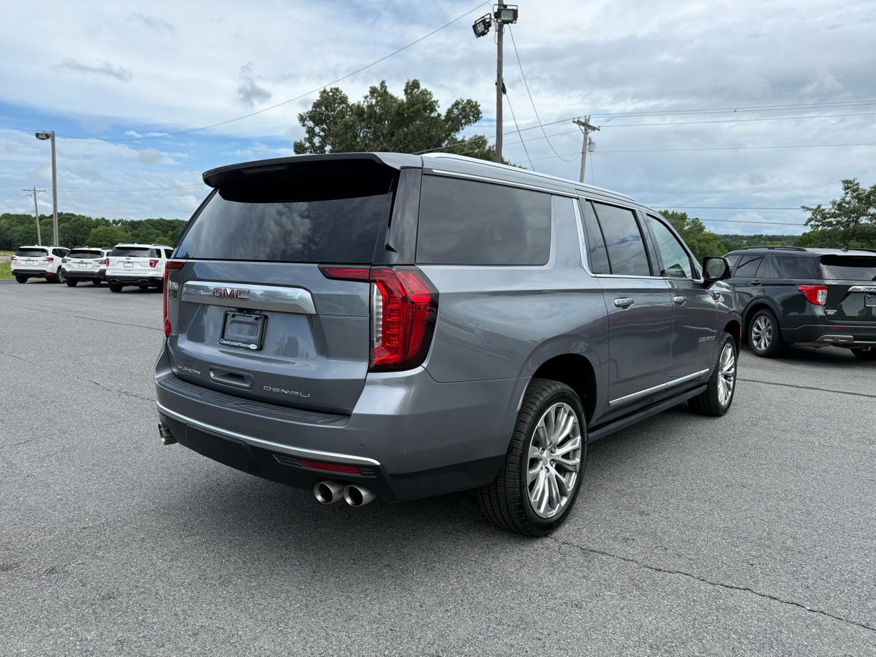 GMC Yukon XL Denali 4WD 2022