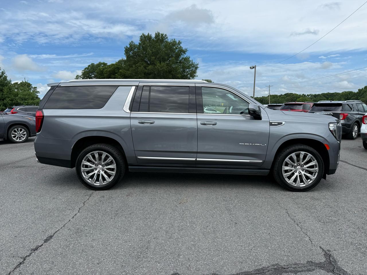 GMC Yukon XL Denali 4WD 2022