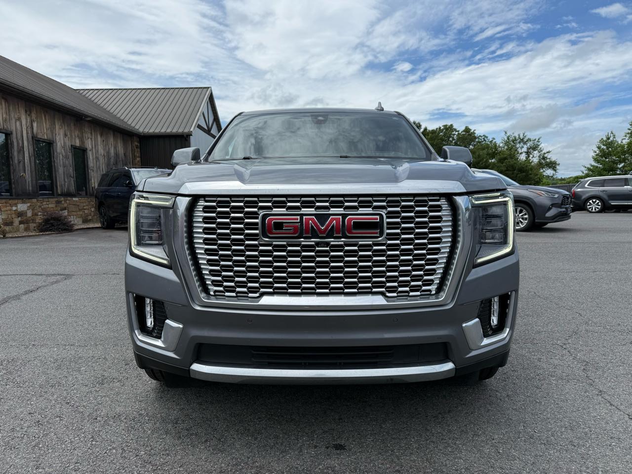 GMC Yukon XL Denali 4WD 2022