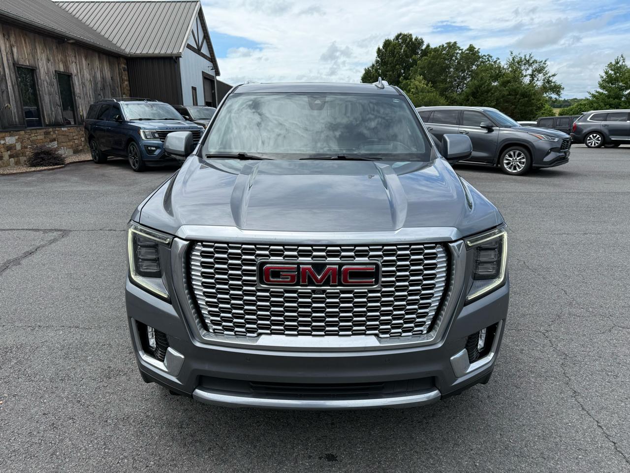 GMC Yukon XL Denali 4WD 2022