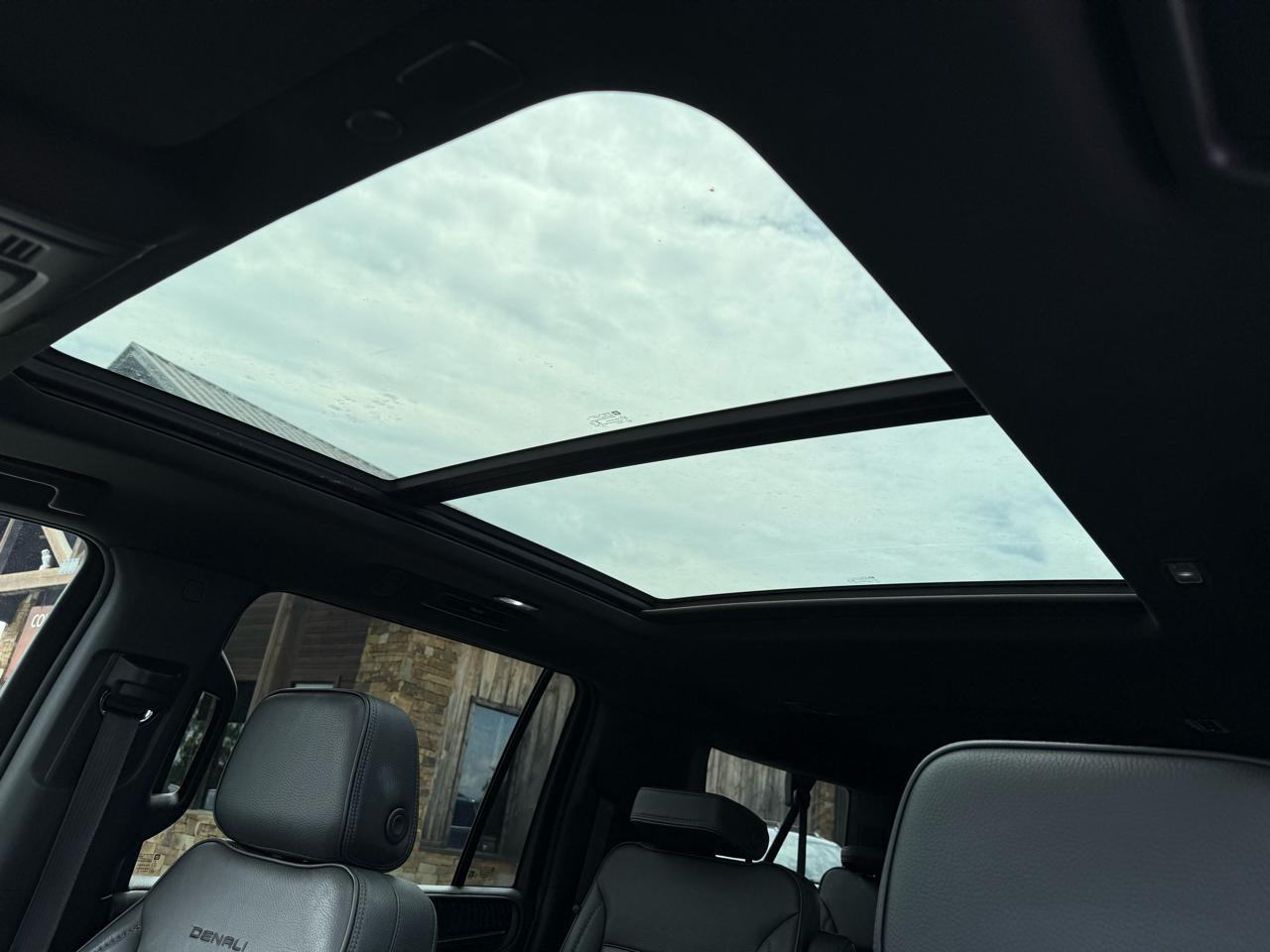GMC Yukon XL Denali 4WD 2022