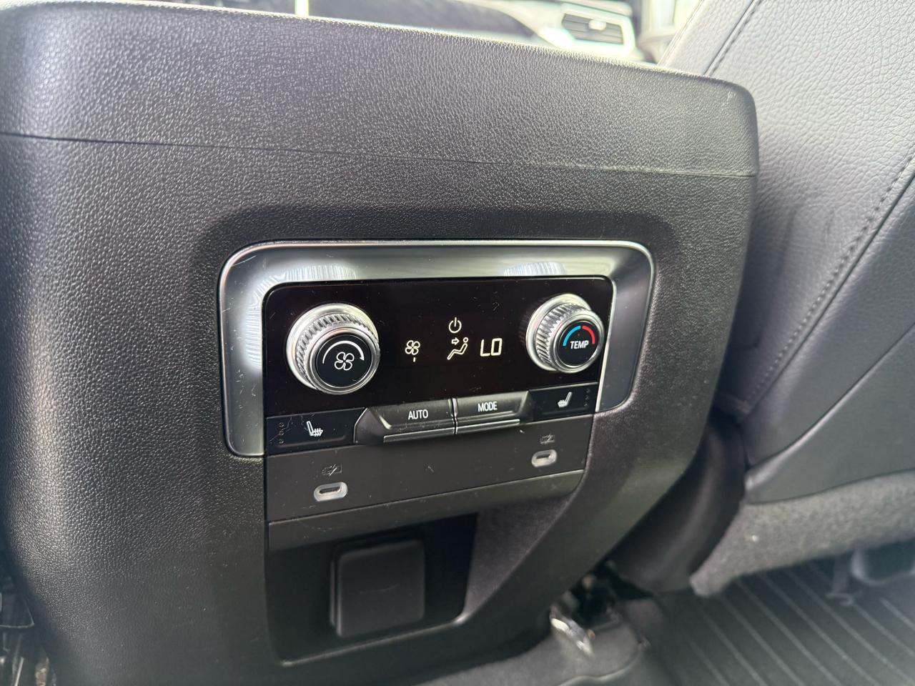 GMC Yukon XL Denali 4WD 2022