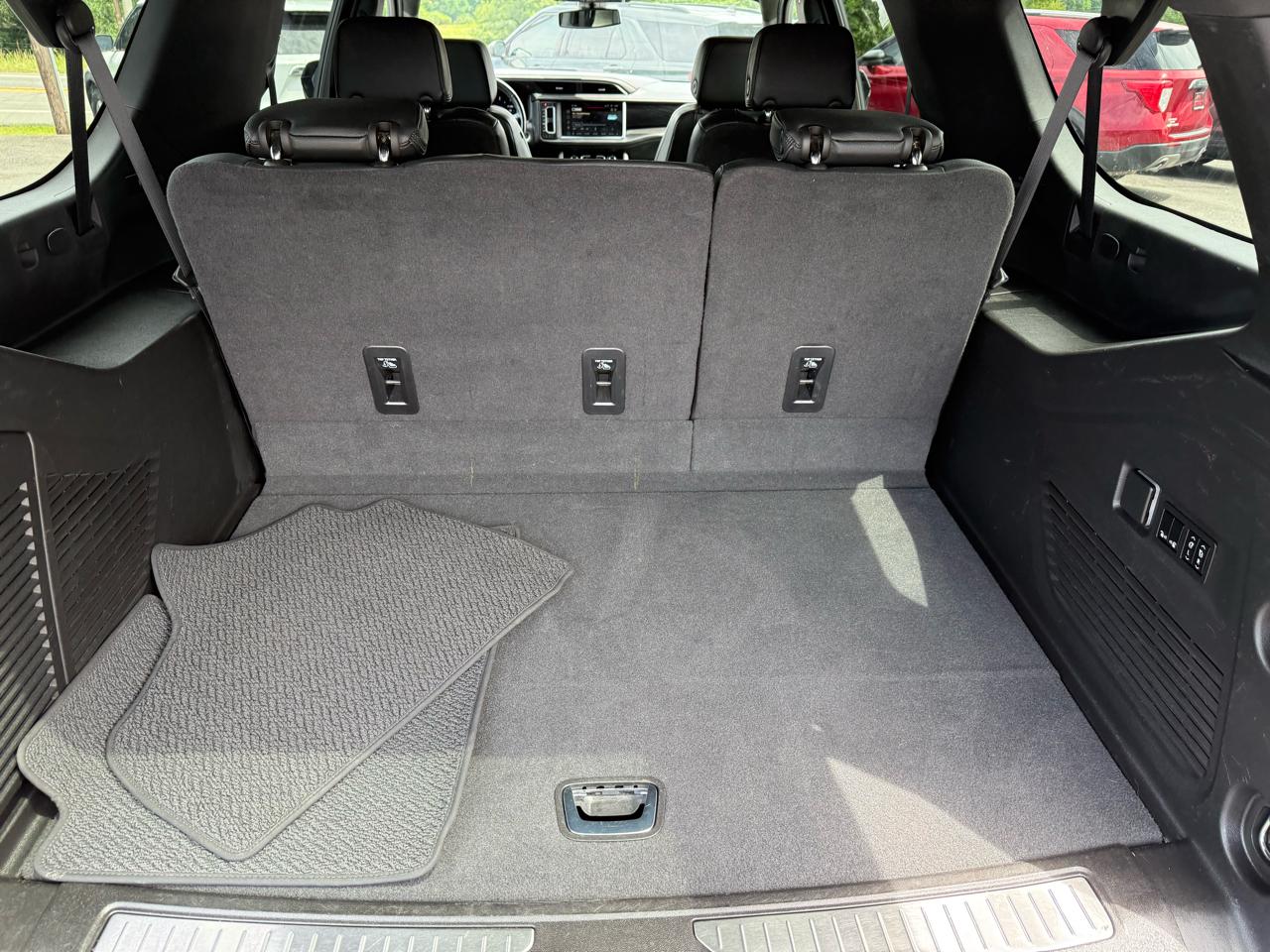 GMC Yukon XL Denali 4WD 2022