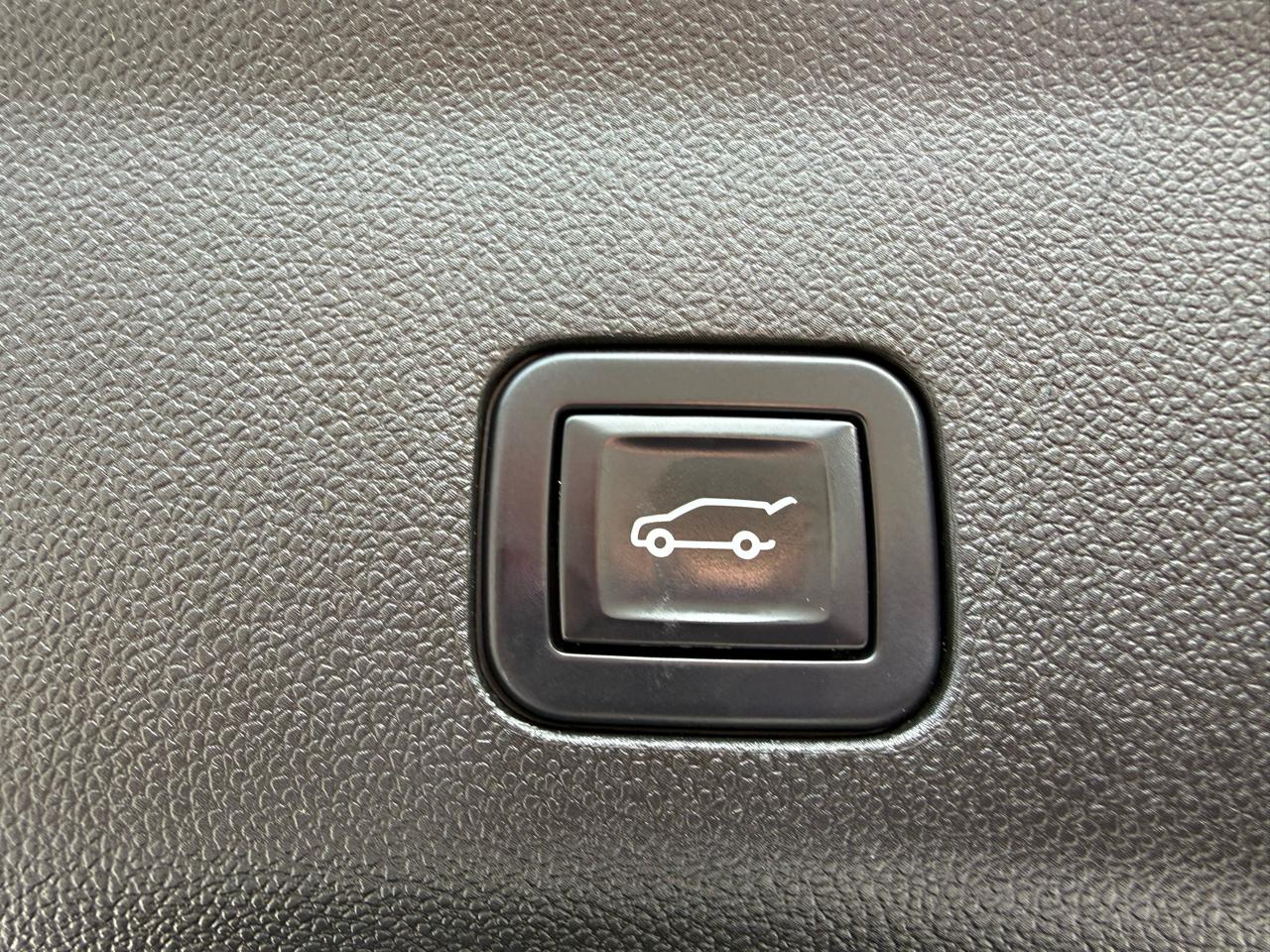 GMC Yukon XL Denali 4WD 2022