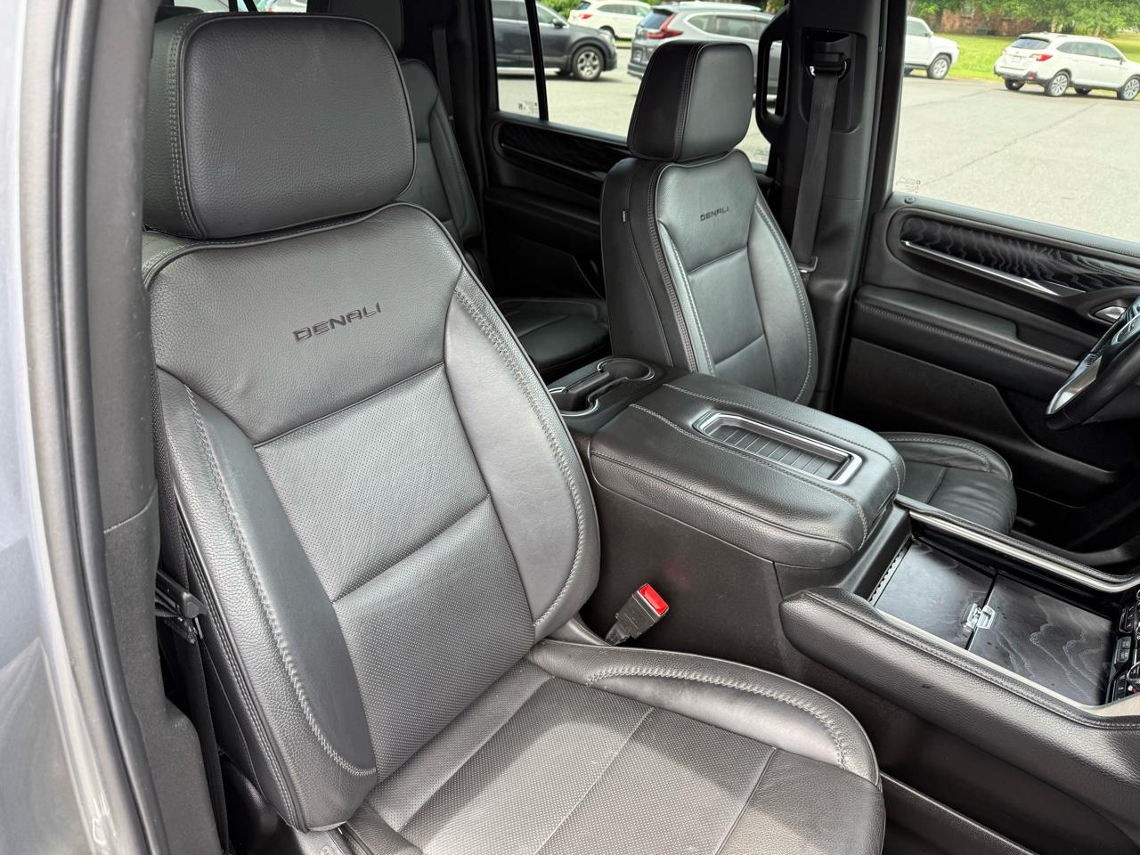 GMC Yukon XL Denali 4WD 2022