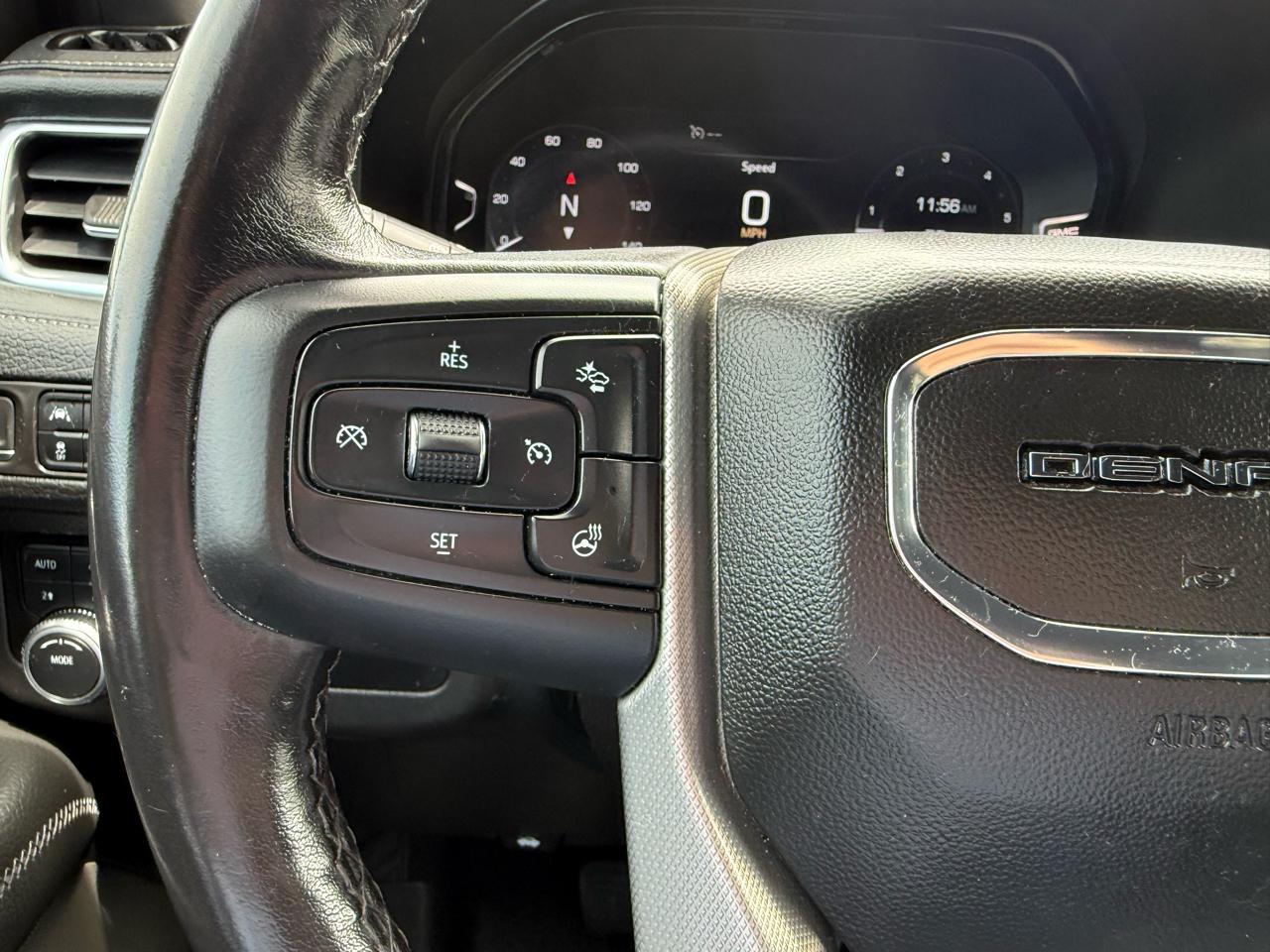GMC Yukon XL Denali 4WD 2022
