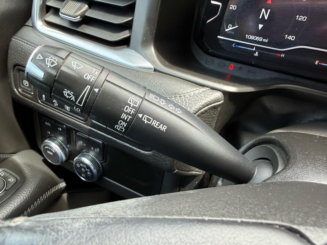 GMC Yukon XL Denali 4WD 2022