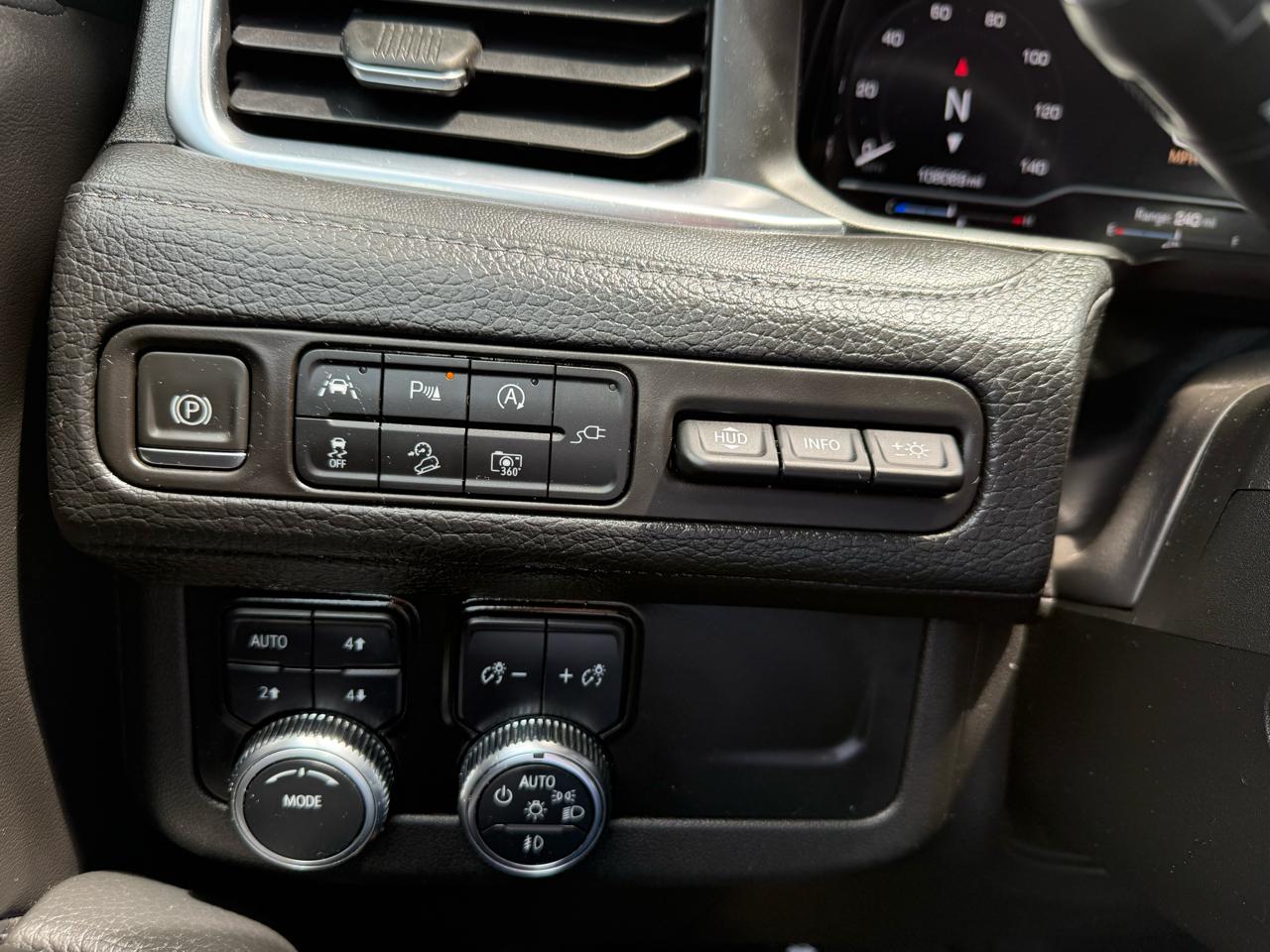 GMC Yukon XL Denali 4WD 2022