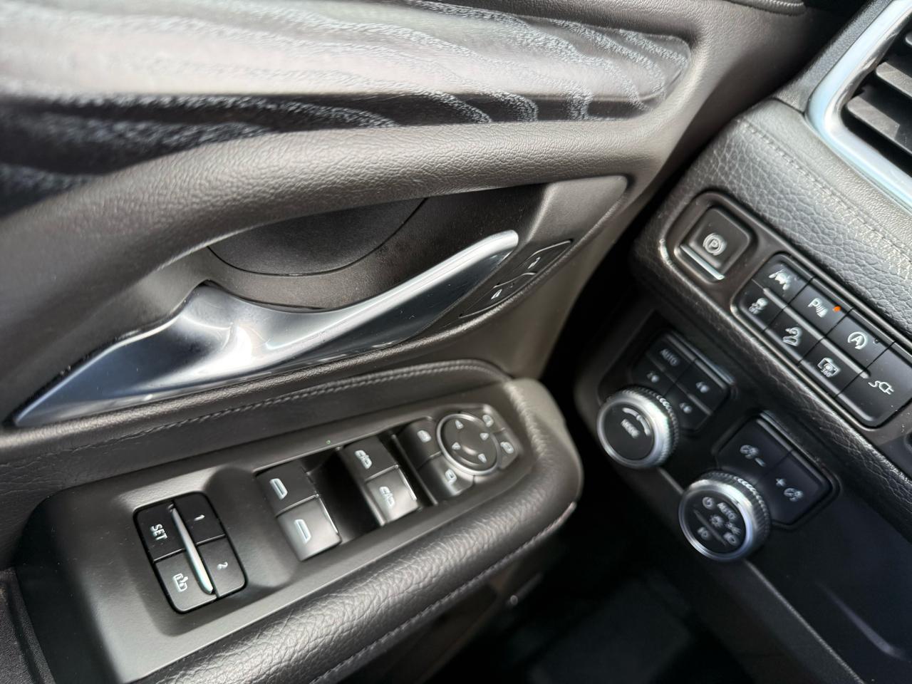 GMC Yukon XL Denali 4WD 2022
