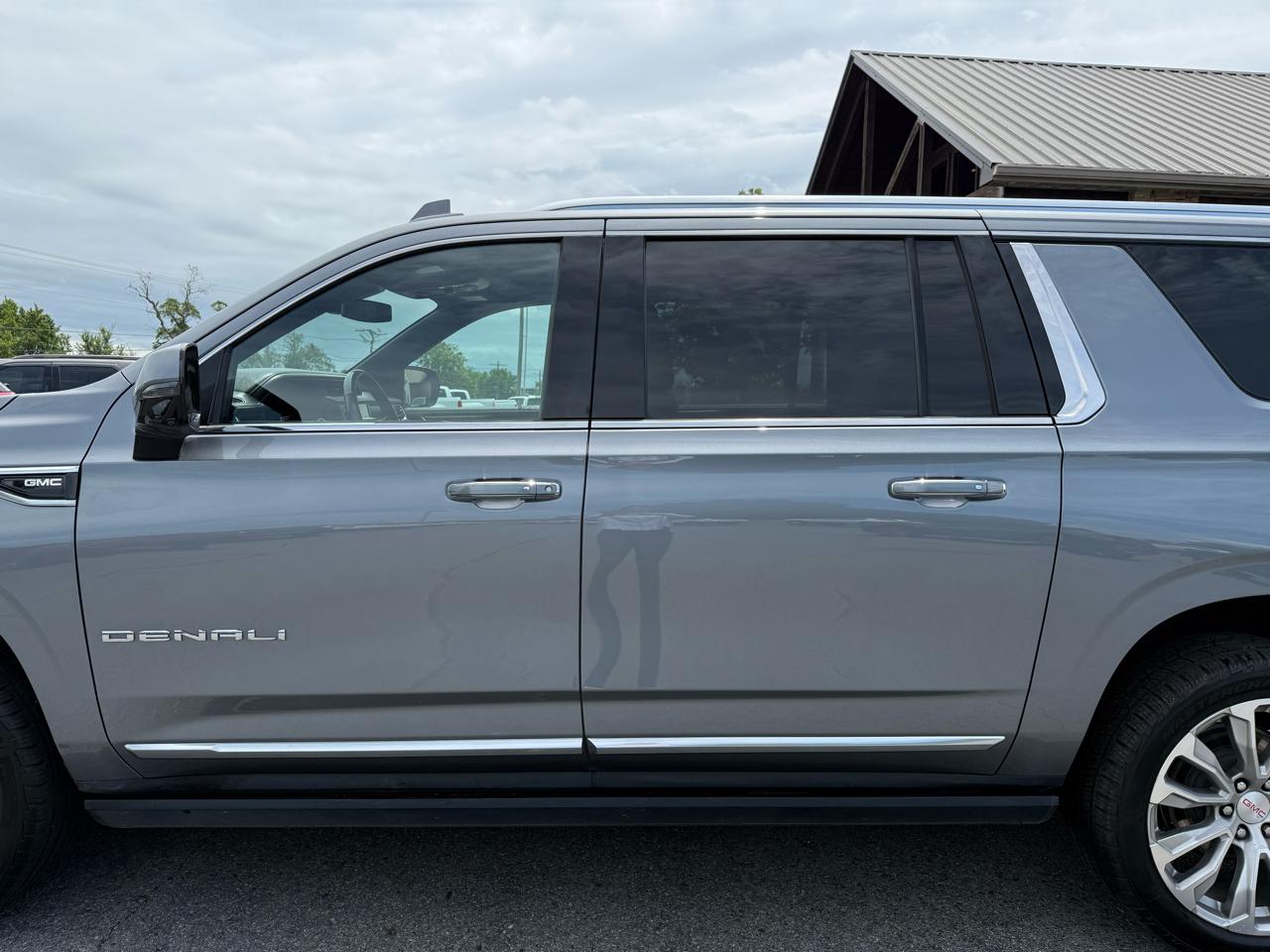 GMC Yukon XL Denali 4WD 2022