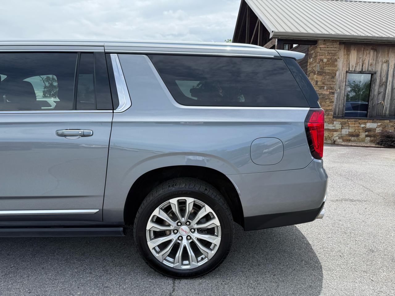 GMC Yukon XL Denali 4WD 2022