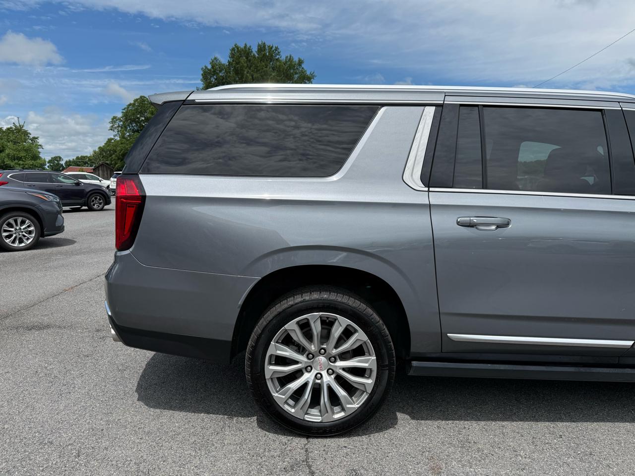GMC Yukon XL Denali 4WD 2022
