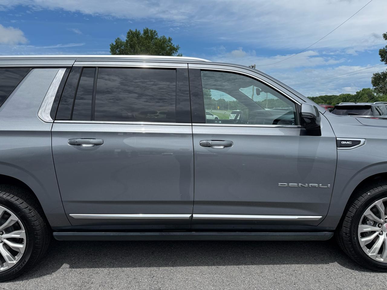 GMC Yukon XL Denali 4WD 2022