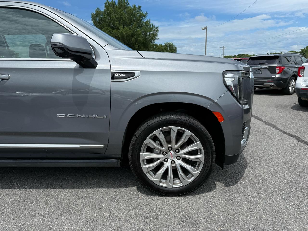 GMC Yukon XL Denali 4WD 2022
