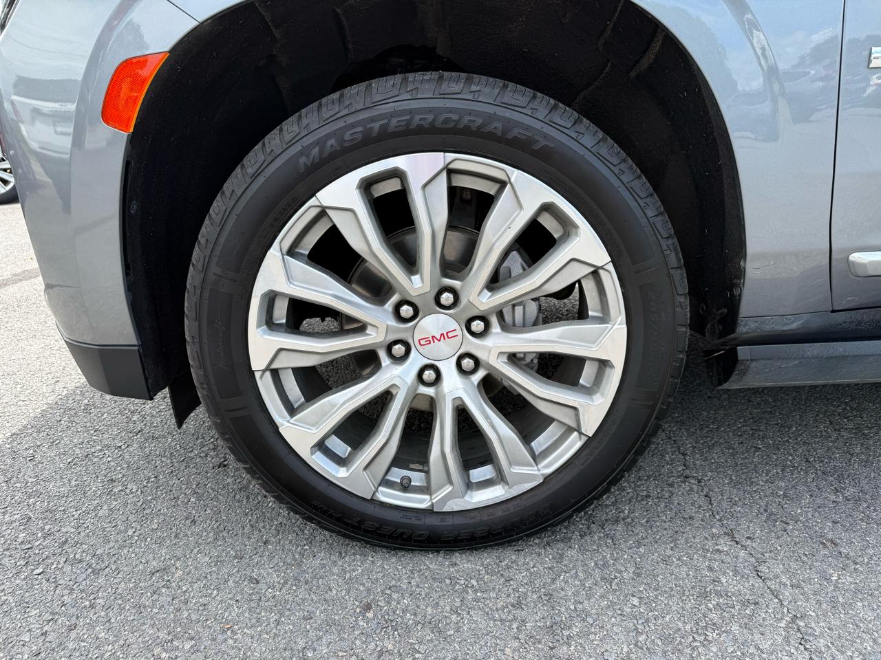 GMC Yukon XL Denali 4WD 2022