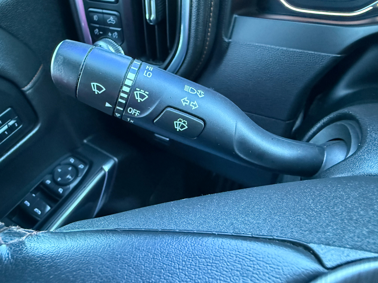 GMC Sierra 1500 AT4 Crew Cab 4WD 2021