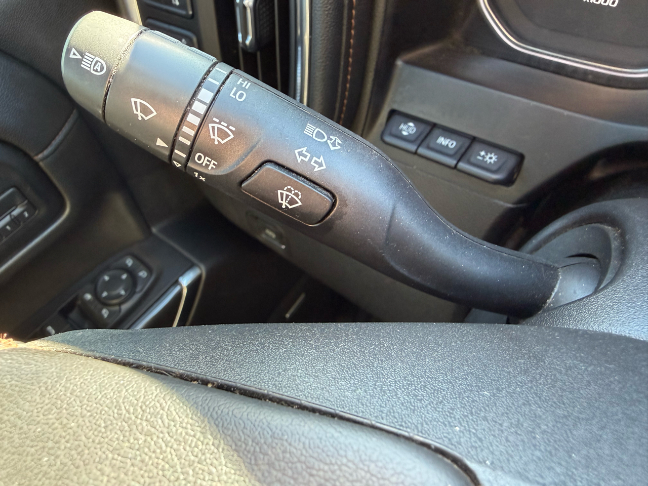 GMC Sierra 1500 AT4 Crew Cab 4WD 2019