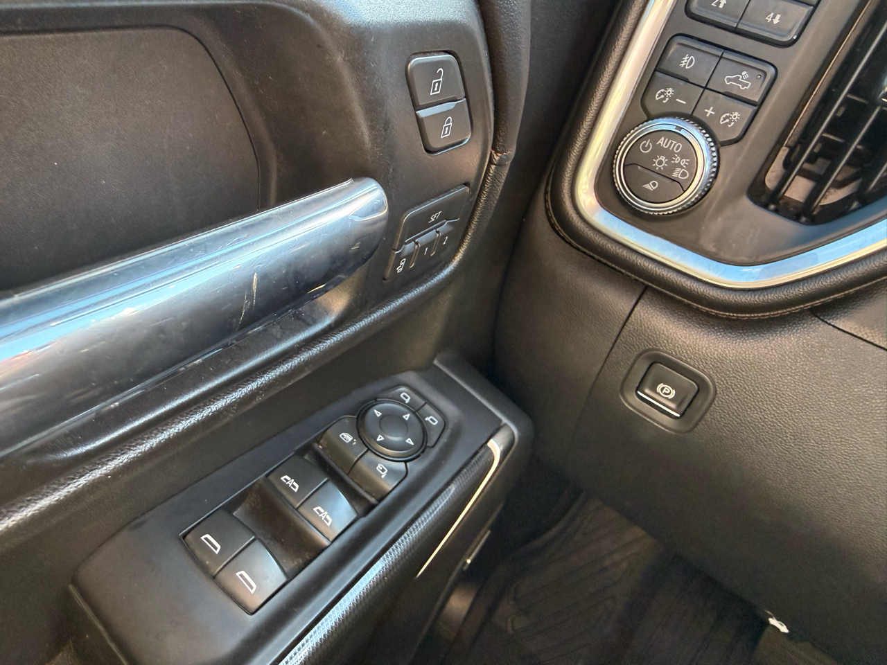 GMC Sierra 1500 AT4 Crew Cab 4WD 2019