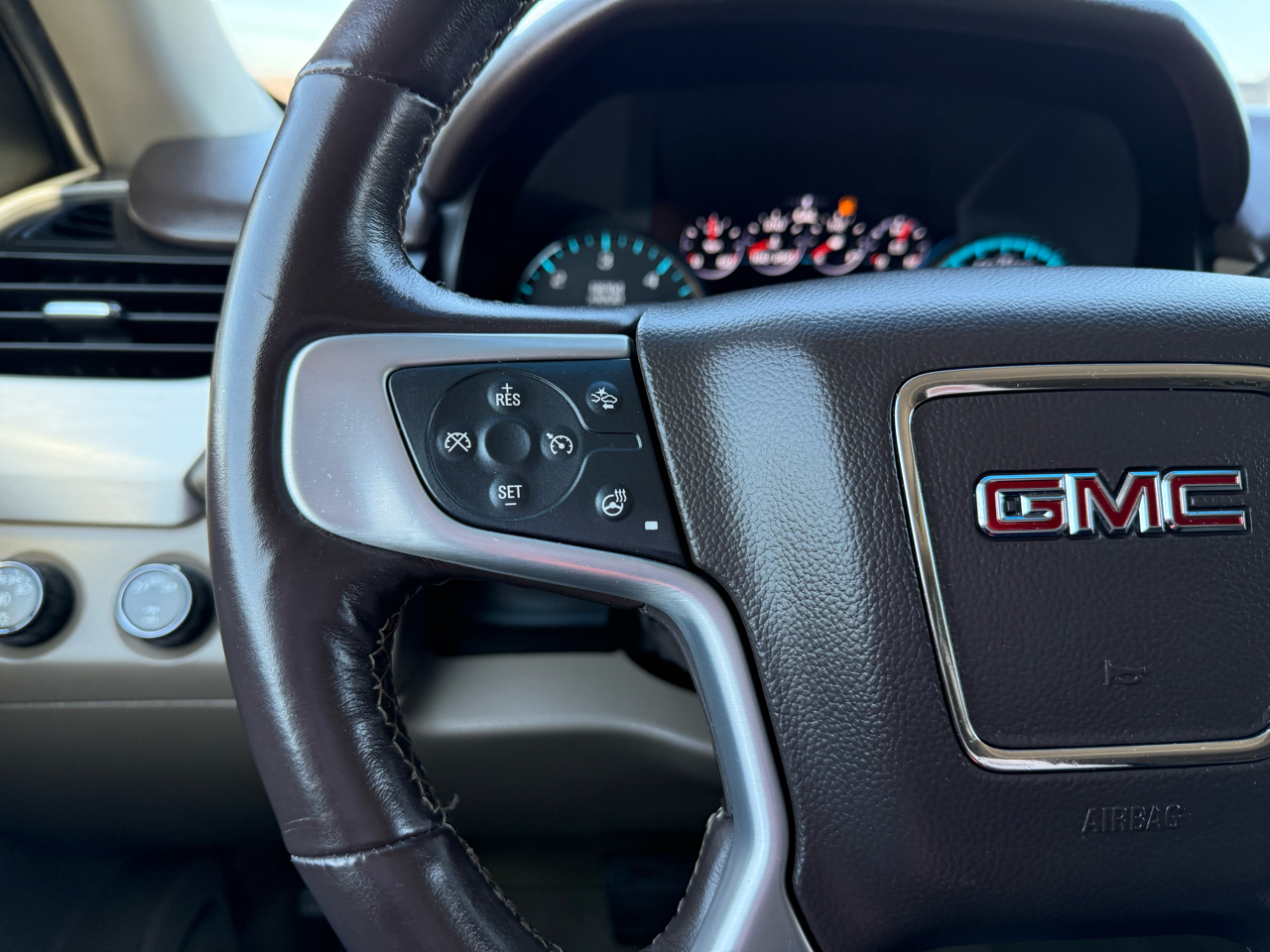 GMC Yukon SLT 4WD 2017