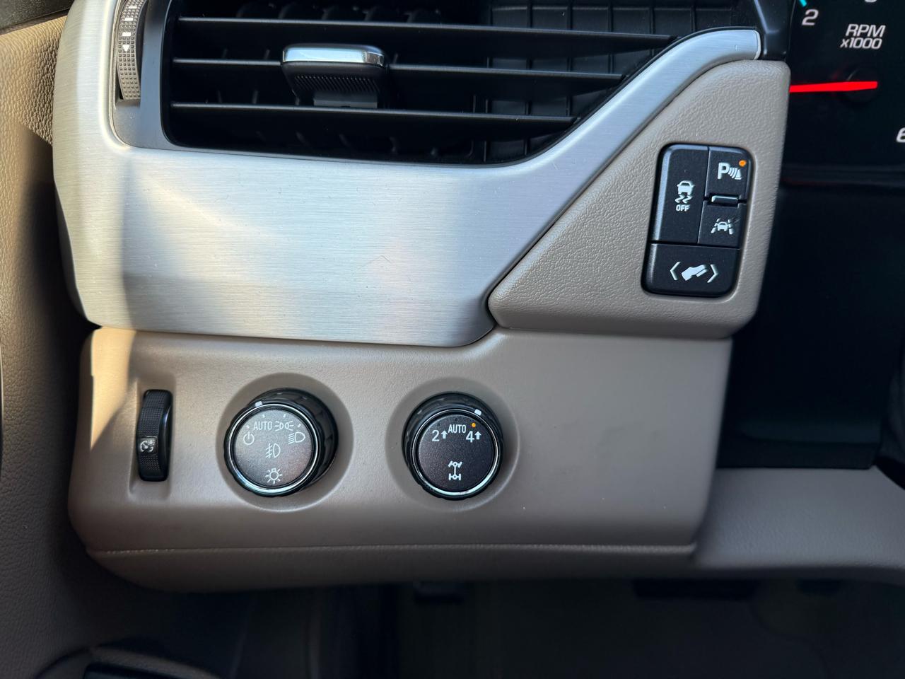 GMC Yukon SLT 4WD 2017