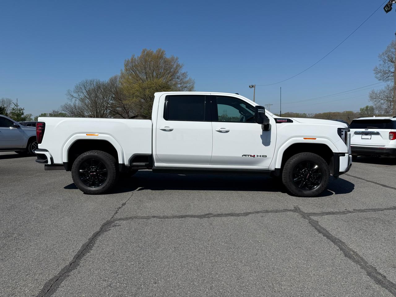 GMC Sierra 2500HD AT4 Crew Cab 4WD 2024