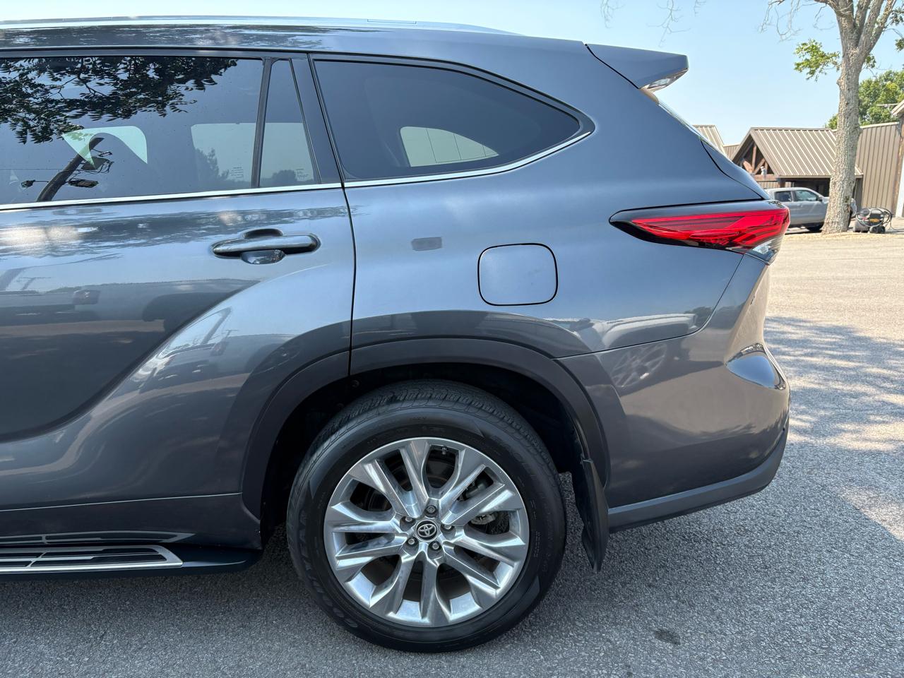Toyota Highlander Limited 2021