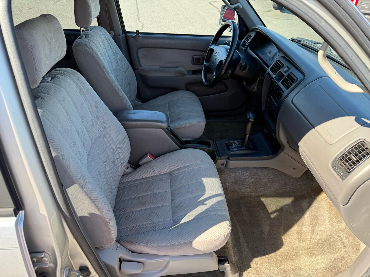 Toyota 4Runner SR5 2WD V6 2002