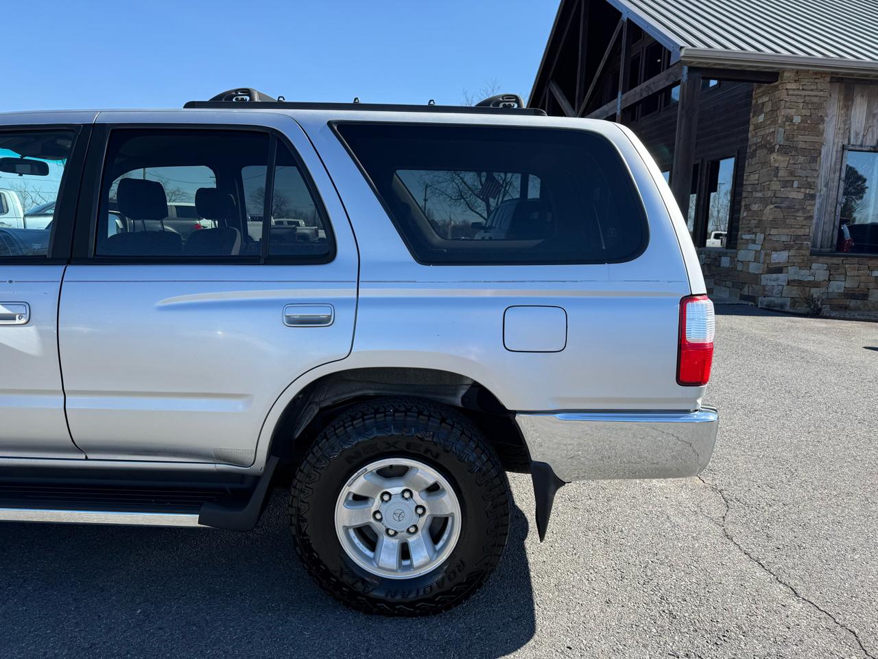 Toyota 4Runner SR5 2WD V6 2002