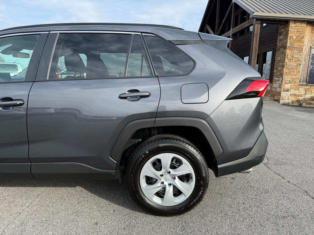 Toyota RAV4 LE 2020
