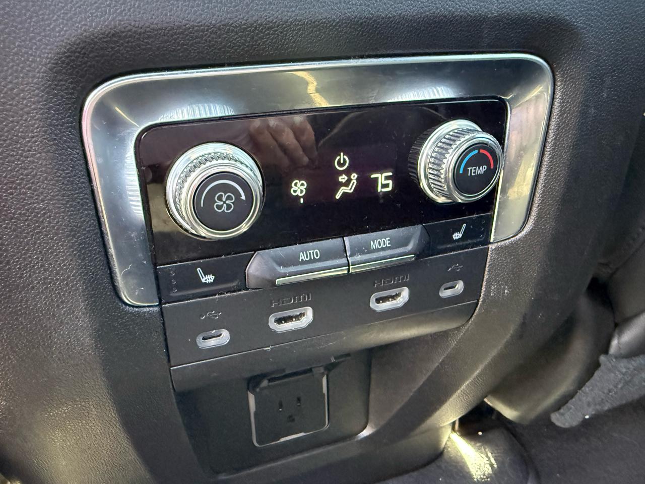 GMC Yukon SLT 2WD 2021